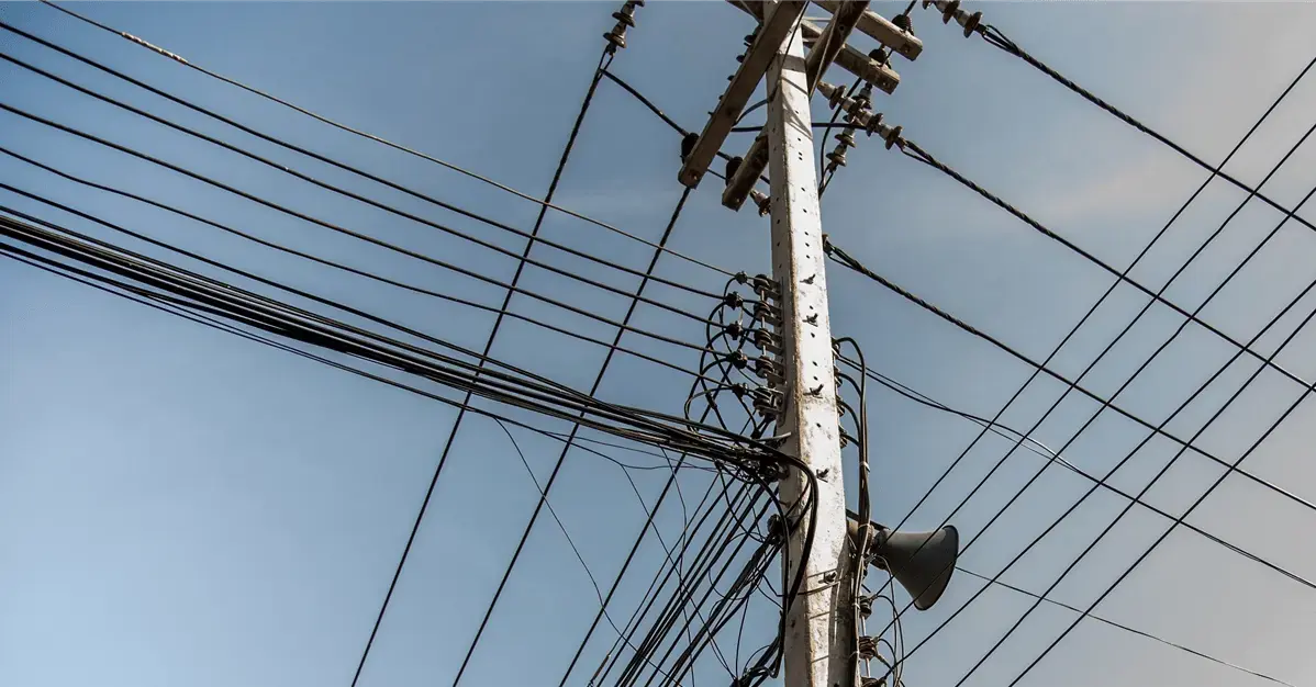 Motoboy será indenizado em R$ 44 mil após acidente com fio de internet